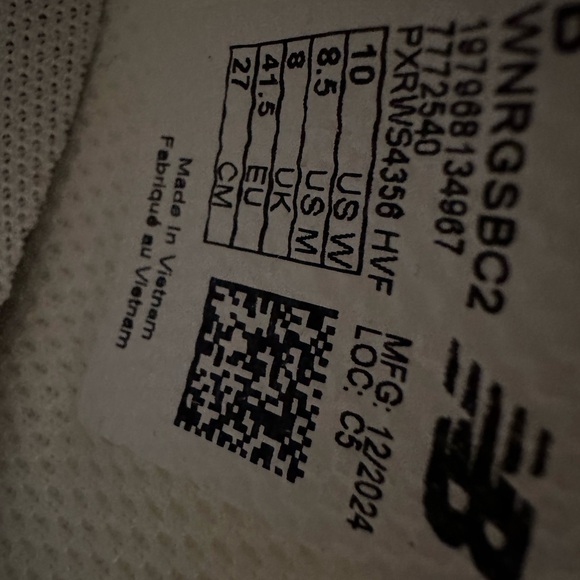 New Balance White and Floral Women's Sneakers - Picture 4 of 5